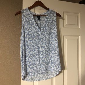 Gap sleeveless tank size M